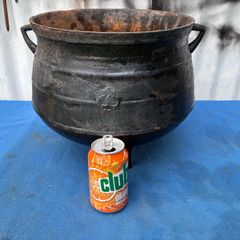 Very heavy metal skillet pot