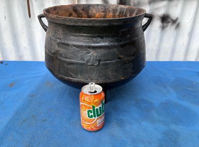 Very heavy metal skillet pot