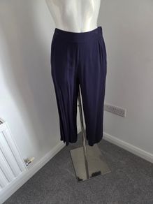 New. Vero Moda Navy Lightweight Culottes. Size S.
