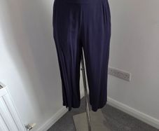 New. Vero Moda Navy Lightweight Culottes. Size S.