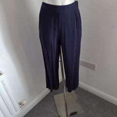 New. Vero Moda Navy Lightweight Culottes. Size S.