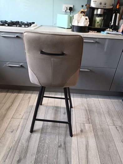 bar stool