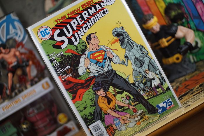 Superman Unchained #2 ! VERY RARE ! Limited 1 for 50 ! Victor Ibanez 75th Anniversary Bronze Age Variant Cover ! 2013 ! DC Comics !