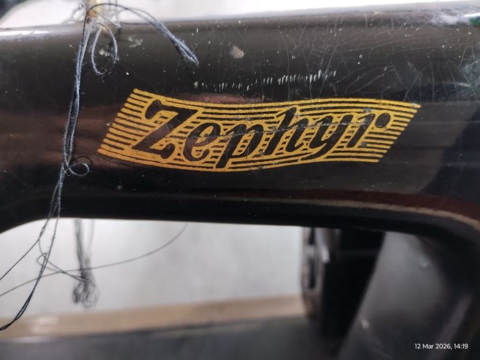 Vintage Zephyr Sewing machine (26074)