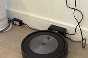 iRobot Roomba j7 Robot Vacuum Smart Obstacle Avoidance Excellent Condition