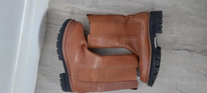 clarkes tan leather boots.size 5.5