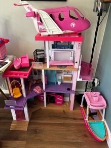 barbie dream house + accessories