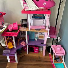 barbie dream house + accessories