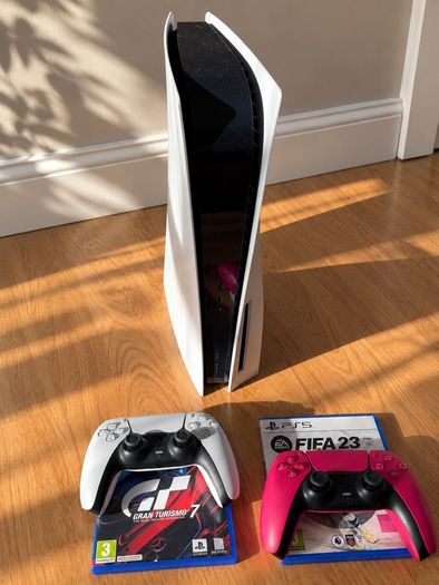 PS5 Disc Edition 825GB + 2 Controllers + Gran Turismo 7 + FIFA 23