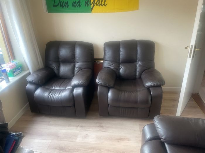 Reclining sofa and 2 armchairs