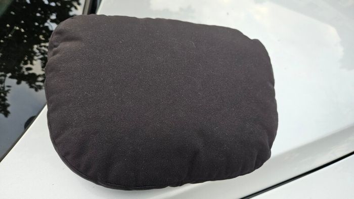 2 head rest pillows