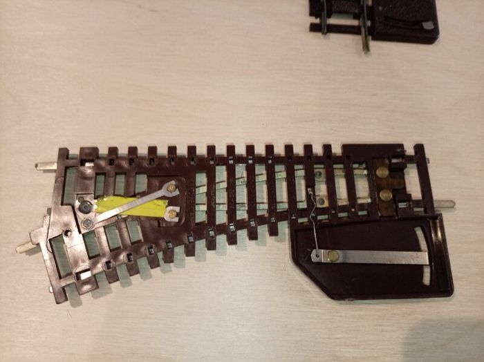 Ho/oo model train tracks 23 elect pts + 3 man pts