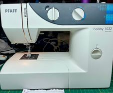 PFAFF hobby 1032 Sewing Machine - Just serviced - like new