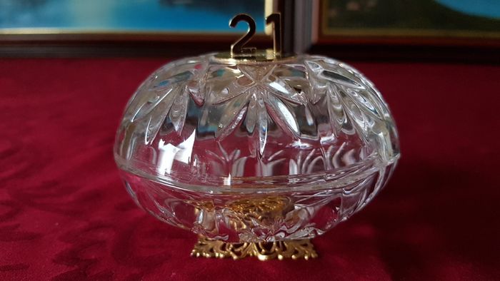 Killarney Crystal Cut Crystal Glass With Number 21 Lidded Jewelry Dish / Bowl With 22 Carat Gold Cover Handle and Footed Base Finishing Made In Ireland