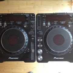 2 x Pioneer cdj 1000 mk3 and flight case