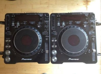 2 x Pioneer cdj 1000 mk3 and flight case
