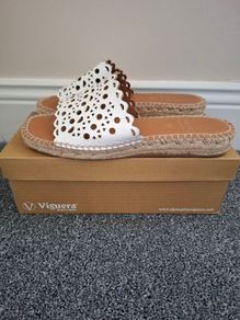 Viguera leather sliders