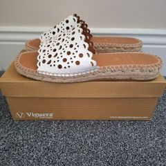 Viguera leather sliders