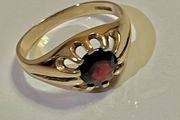 9ct Gold Garnet Ring