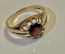 9ct Gold Garnet Ring