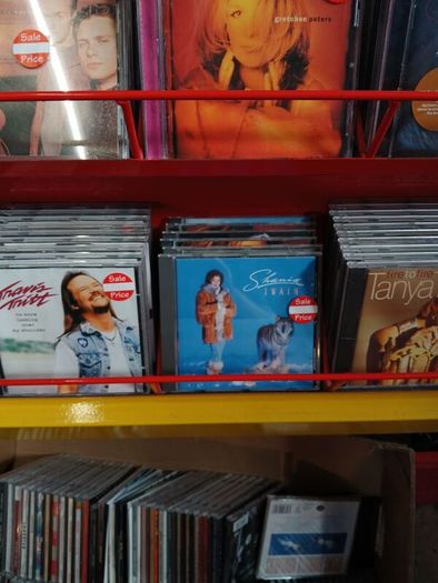 American Country music CD's (OVER 450 CDs)