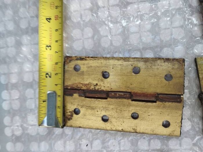 Door hinges