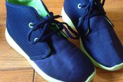 BNWOT Lightweight Navy Shoes Size 1 (33)