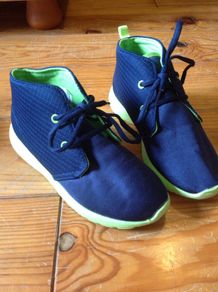 BNWOT Lightweight Navy Shoes Size 1 (33)