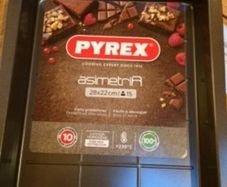 Pyrex baking tin. 28 x 22cm.New
