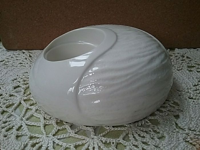 Beleek Living Tea light burner +Another