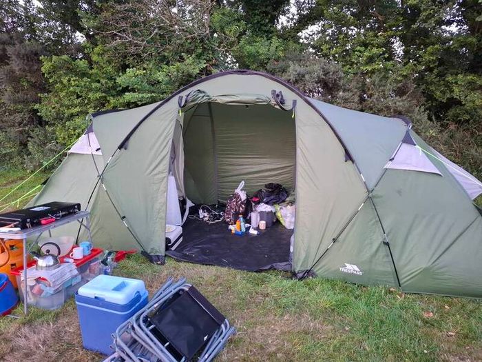 2 bedroom tent.