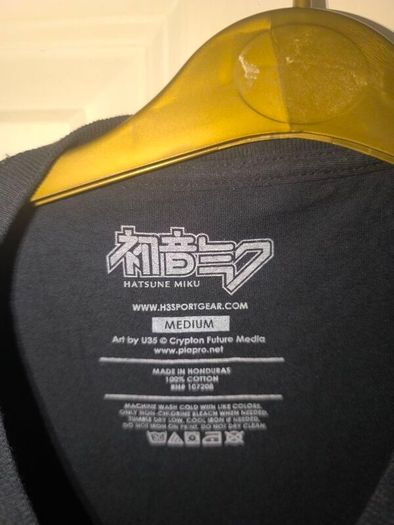 Hatsune miku anime t shirt size medium