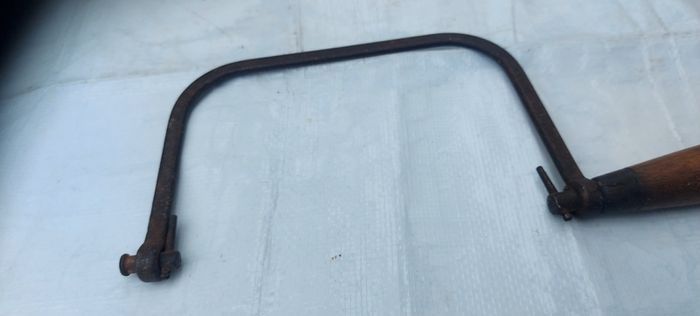 Vintage coping saw,,used condition, see pictures for condition, buyer collects or pays postage thank you sold as is,