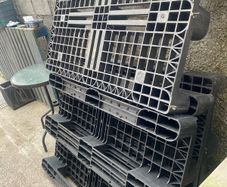 4 Plastic pallets