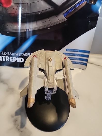 eaglemoss star trek united earth star fleet intrepid