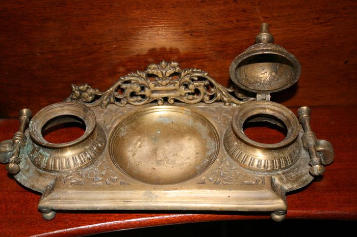 Brass inkwell (29cm x 12cm)