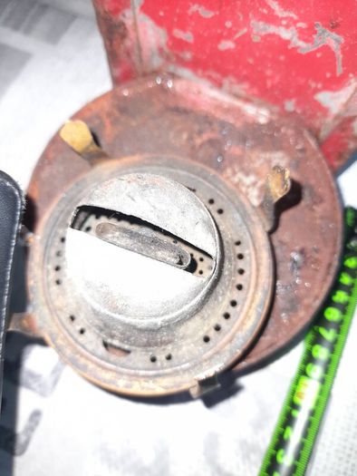 Antique Railway or Guard's Oil Lamp, Designed to be Wall Mounted. paraffin lamp Metal Features a backplate for mounting to a vertical surface and a cylindrical base for fuel