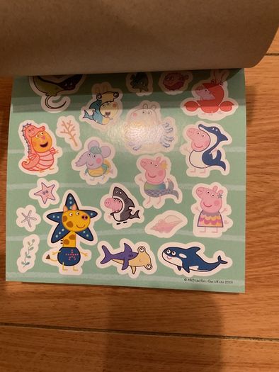 Peppa Pig Bumper Carry Along Colouring Set Brand New