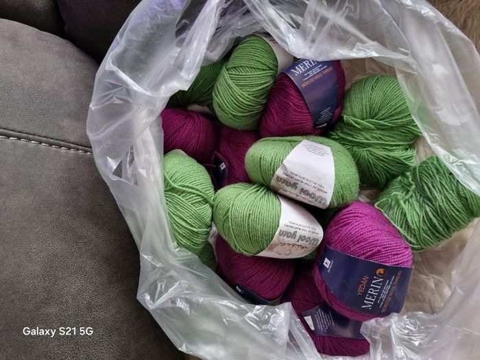 Merin worsted wool yarn - green and purple job lot