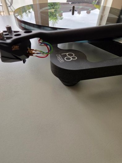 Rega Planar 8 with Ortofon 2M Black