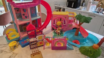 barbie and chelsea play items