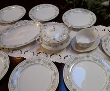Noritake "Green hill" dinner set