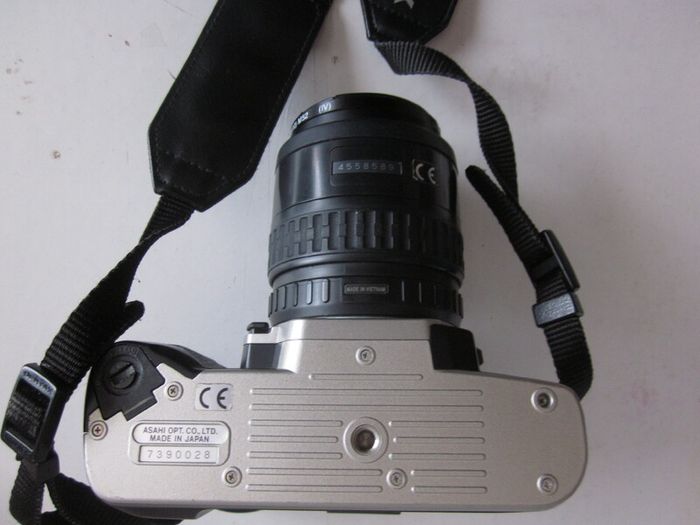 Pentax MZ 5n SLR 35mm Film Camera 28 -70 mm Pentax Lens Vintage
