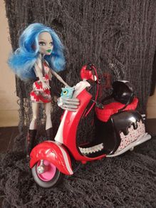 : Monster High Ghoulia Yelps & Scooter Playset