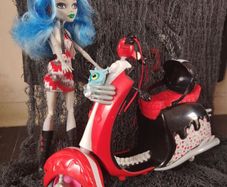 : Monster High Ghoulia Yelps & Scooter Playset