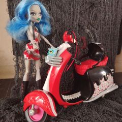 : Monster High Ghoulia Yelps & Scooter Playset