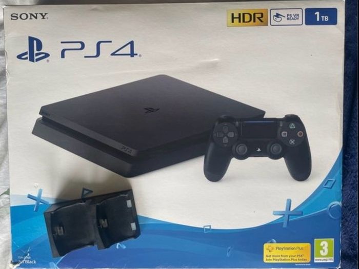 PS4 Slim 1TB Boxed Bundle + 2 Controllers | Low Firmware 10.71 (Jailbreakable)