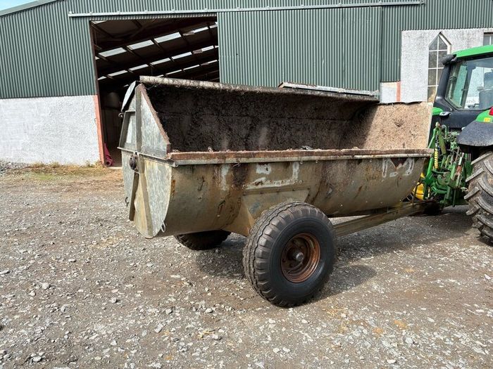 Muck spreader