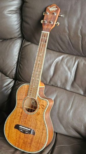 Oscar Schmidt OU6LCE Ukulele with case