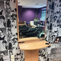 Salon styling Unit